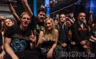 IMG_1433-Publikum_bei_Hammerfall.jpg