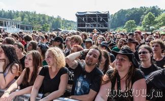 IMG_7001-Publikum_bei_Alestorm.jpg