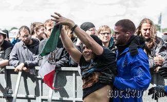 IMG_a8880-Post-Crowdsurfing.jpg