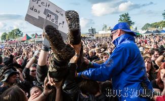 IMG_a9382-Crowdsurfer.jpg