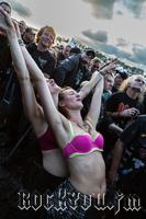 IMG_4491-Girls_having_fun_during_Steel_Panther.jpg