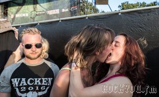 IMG_4499-Girls_having_fun_during_Steel_Panther.jpg