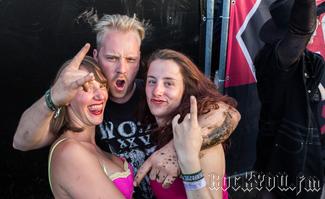 IMG_4516-Girls_having_fun_during_Steel_Panther.jpg