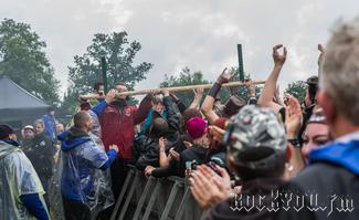 IMG_2624-Crowdsurfende_Bank.jpg