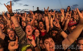 IMG_3661-Wackinger-Crowd.jpg