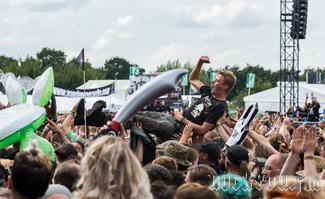 IMG_3933-Crowdsurfer.jpg