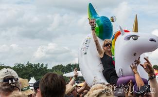 IMG_3945-Crowdsurfer.jpg