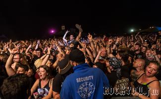 IMG_1403-Crowdsurfer_bei_Feuerschwanz.jpg