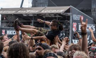 IMG_2233-Crowdsurfer.jpg