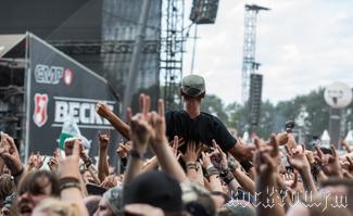 IMG_2235-Crowdsurfer.jpg