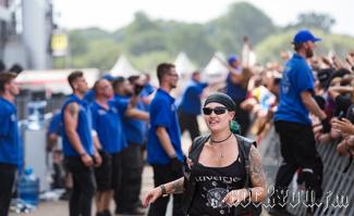 IMG_2293-Nach_dem_Crowdsurfen.jpg