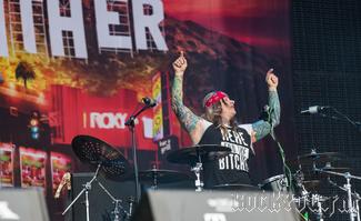 IMG_2471-Steel_Panther.jpg