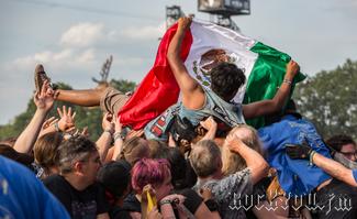 IMG_5985-Crowdsurfer.jpg